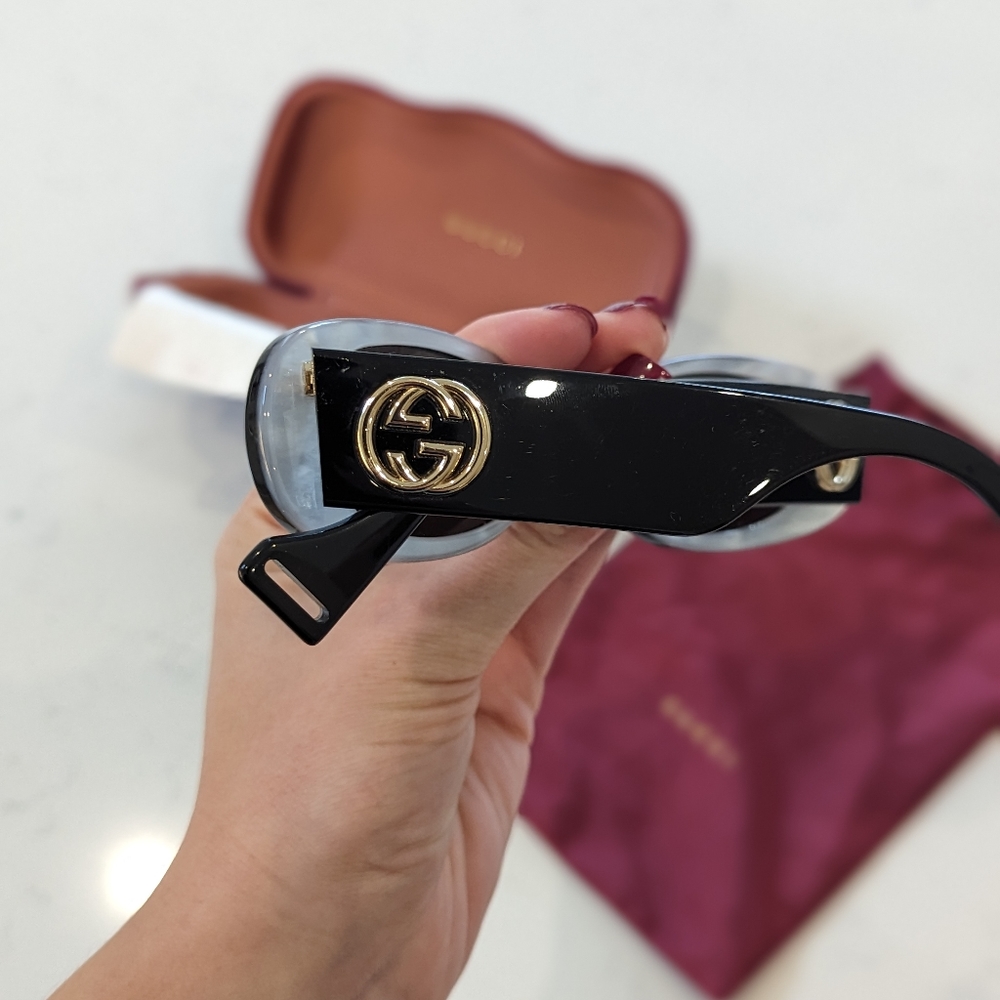 Gucci Black Oval Women's Sunglasses with Burgundy Case & Pouch - Picture 2 of 5